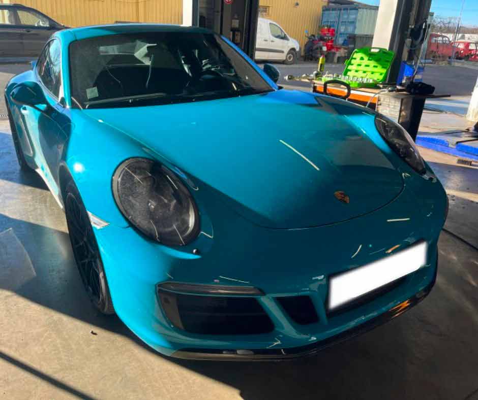 Photo d'une porsche bleue